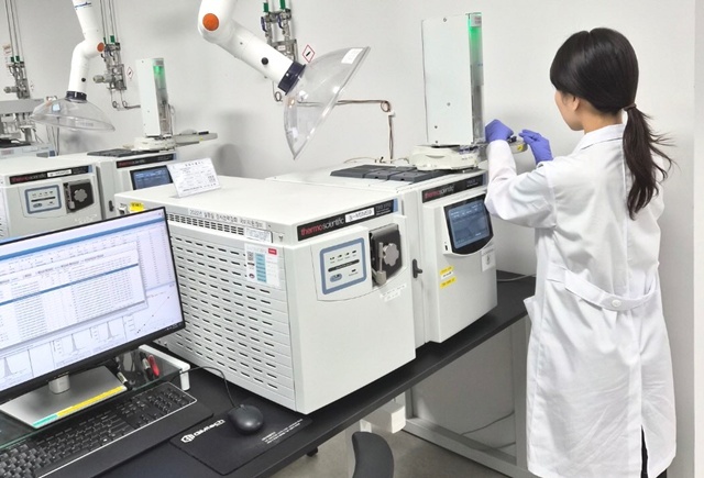 서울시가 김치 취급업소 특별점검을 실시한 결과 원산지 미표시 6곳을 제외한 대부분 업소가 적합 판정을 받았다고 밝혔다. /서울시