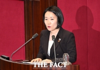  본회의에서 인사말 하는 이소영 중기부 장관 [포토]