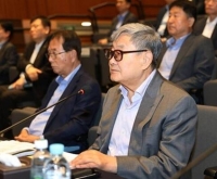  AI 전략 보고회에 불쑥…김준기 DB 창업회장 잠행 깬 이유는?