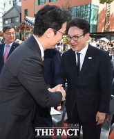  조계사 법회에서 만난 김민석·이기인 [TF사진관]
