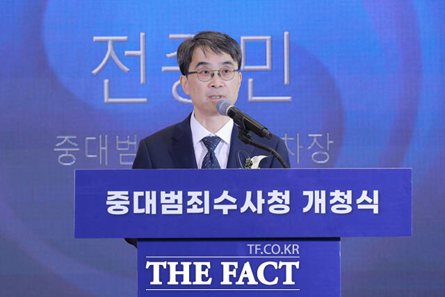최재민 서울중수청장(두 번째 줄 오른쪽 두 번째)과 김형근 수원중수청장(오른쪽), 문홍주 대전중수청장, 홍종희 대구중수청장, 김기욱 부산중수청장, 임은정 광주중수청장(세 번째줄 왼쪽부터).
