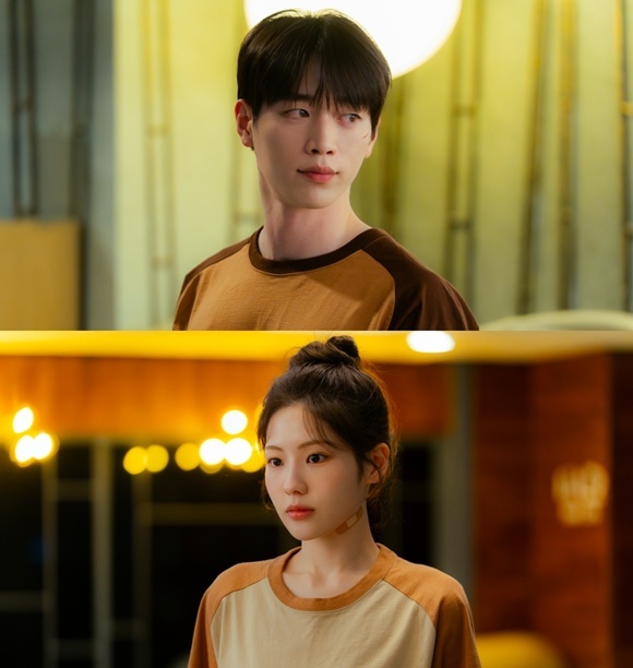 배우 서강준(위)과 조아람은 KBS2 토일드라마 '너 말고 다른 연애'에서 회사 선후배 사이로 만났다. /KBS2