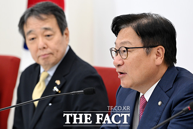미즈시마 고이치 주한일본대사 만나 인사말 하는 정점식 국민의힘 원내대표(오른쪽).