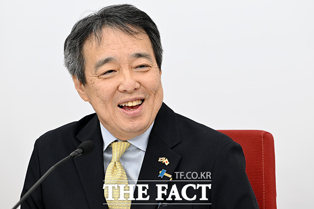 미즈시마 고이치 주한일본대사 만나 인사말 하는 정점식 국민의힘 원내대표(오른쪽).