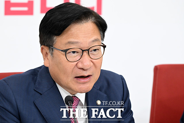 미즈시마 고이치 주한일본대사 만나 인사말 하는 정점식 국민의힘 원내대표(오른쪽).