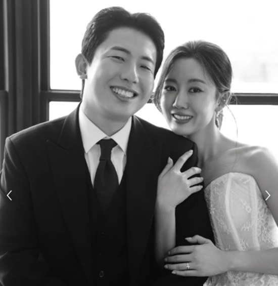 미녀대회 출신의 예비신부는 현재 전문직에 근무중인 것으로 알려졌으며, 두 사람은 가족과 가까운 지인들의 축복 속에 결혼식을 치를 예정이다. /갤럭시코퍼레이션