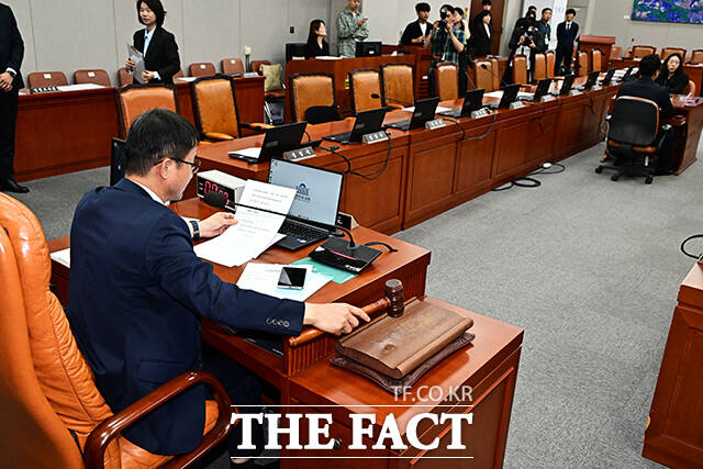 '국회의원 김태규 제명 촉구 결의안' 여당 주도로 가결.