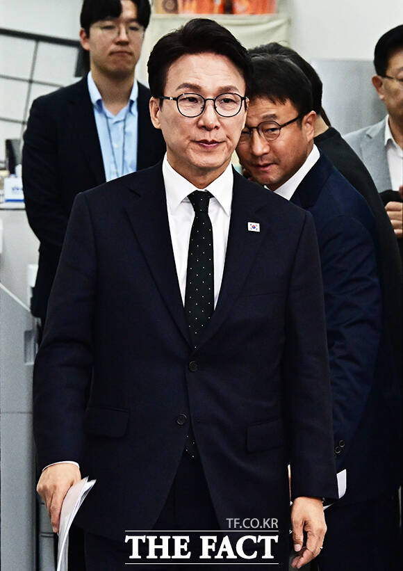 김민석 더불어민주당 대표가 2일 오전 서울 여의도 국회에서 열린 최고위원회의에 참석해 모두발언을 하고 있다. /국회=배정한 기자