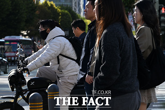 쌀쌀한 날씨에 '패딩도 등장'.