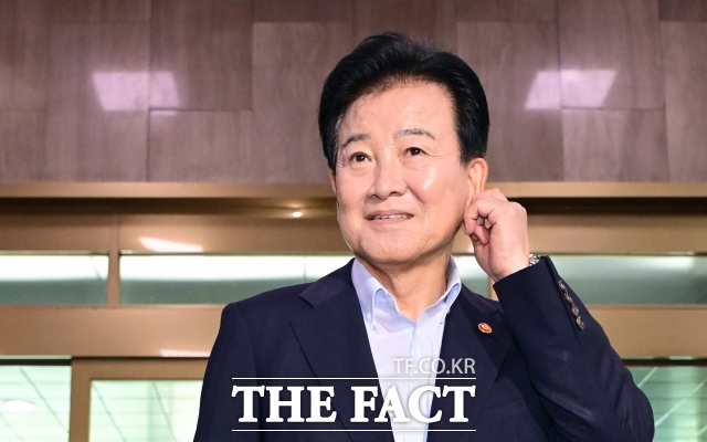 정동영 통일부 장관은 이날 김 부장의 담화가 발표되기 전 '남북 군사분계선(MDL) 확정 대화'를 북측에 제안한다고 밝혔다. 다만 김 부장이 '어떤 식으로든 한국과 엮이지 않겠다'고 밝힌 만큼 실현 가능성은 낮은 것으로 보인다. /임영무 기자