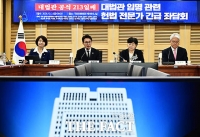  대법관 임명 관련 헌법 전문가 긴급 좌담회 참석한 김민석 대표 [TF사진관]