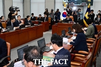 국회 운영위, 野 퇴장 속 제명 촉구안 의결…김태규 