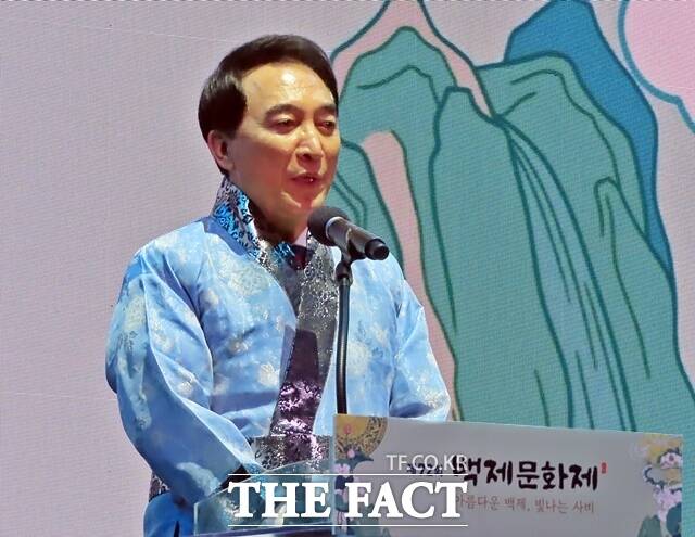 박수현 충남도지사가 3일 부여 백제문화제 개막식에서 축사를 하고 있다. /김형중 기자