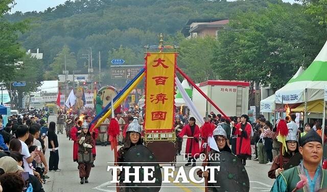 제72회 백제문화제(부여)가 3일 부여 시가지에서 열리고 있다. /김형중 기자