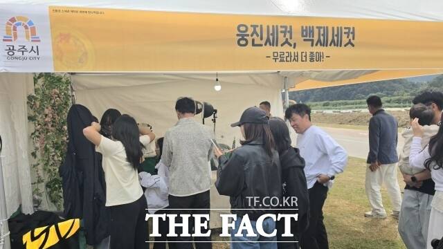 인기를 끌고 있는 웅진세컷 백제세컷코너. /김형중 기자