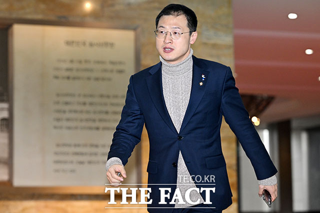 김상욱 울산시장은 4일 자신을 향한 공직선거법 위반과 성매매 의혹 등에 대해 여러 헛소문까지 퍼져 개인적으로 매우 모욕적이고, 시민들도 혼란스러워하는 부작용이 생기고 있다고 말했다. 사진은 더불어민주당 국회의원 시절의 김 시장. /남용희 기자