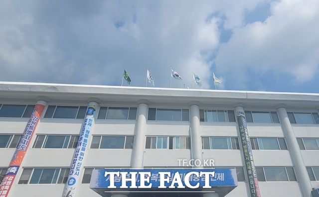 인제군은 출산 가정의 경제적 부담을 덜기 위해 내년부터 산후조리비를 기존 50만 원에서 최대 150만 원으로 3배 확대한다고 밝혔다. 사진은 인제군 청사. /인제=서백 기자