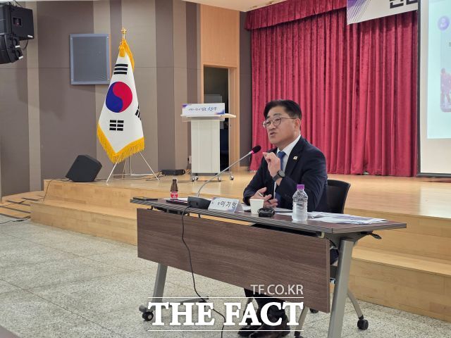 이기형 김포시장이 6일 민선9기 출범 100일 기념 기자회견을 하고 있다. /정일형 기자