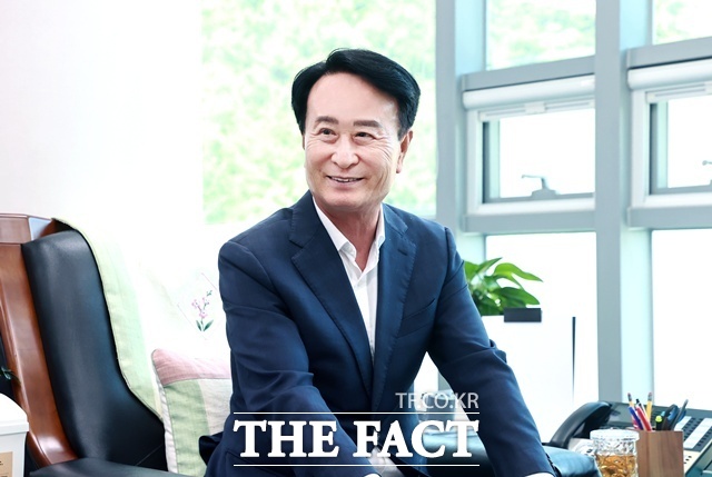 박동식 사천시장이 민선9기 출범 100일을 맞아 92개 공약 사업을 확정했다. /사천시