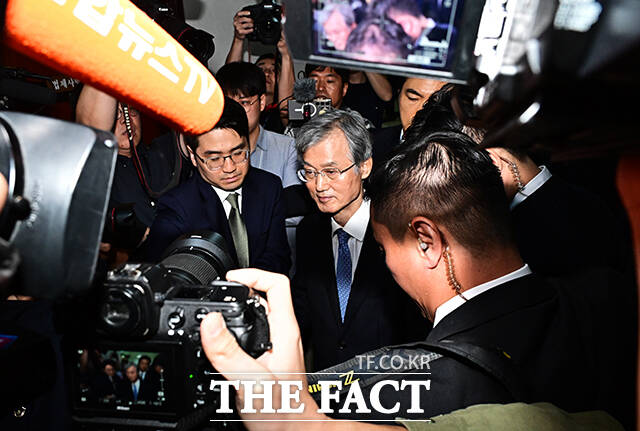 조희대 대법원장이 6일 오전 서울 여의도 국회 법제사법위원회에서 열린 대법원 등에 대한 국정감사에 출석해 답변을 마친 뒤 이석하고 있다. /국회=배정한 기자
