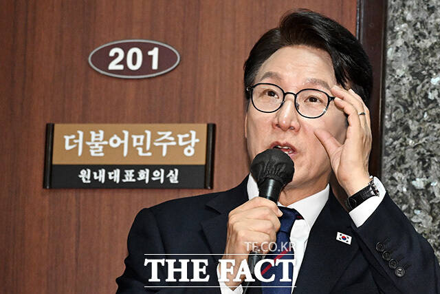 2026 국정감사 종합상황실 현판식 제막 뒤 모두발언하는 김 대표.