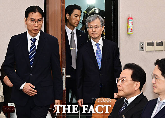 조희대 대법원장이 6일 오전 서울 여의도 국회 법제사법위원회에서 열린 대법원 등에 대한 국정감사에 출석해 인사말을 하고 있다.