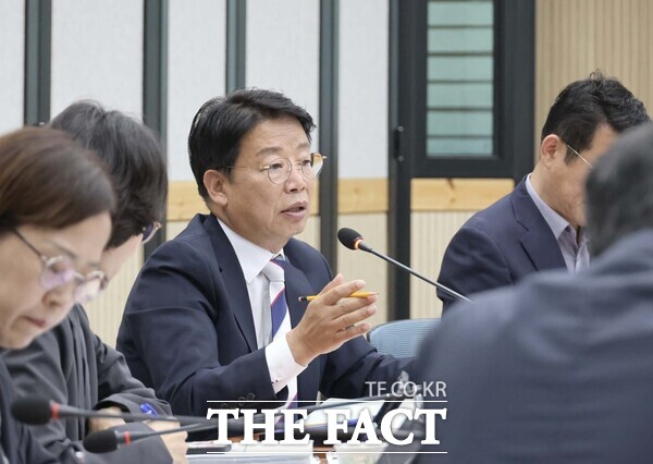 김찬술 대전시 대덕구청장이 6일 구청 대회의실에서 국·실·과장 등 간부공무원이 참석한 가운데 ‘2027년도 주요업무계획 보고회’를 열었다. /대덕구