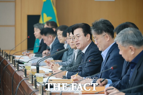 허태정 대전시장이 6일 오전 확대간부회의를 주재하고 있다. /대전시