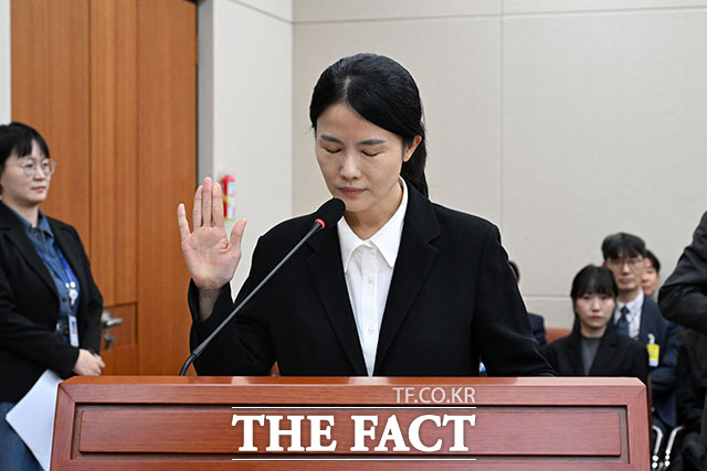 최주희 티빙 대표가 과학기술정보방송통신위원회 국정 감사에 참석해 생각에 잠겨 있다. /국회=서예원 기자