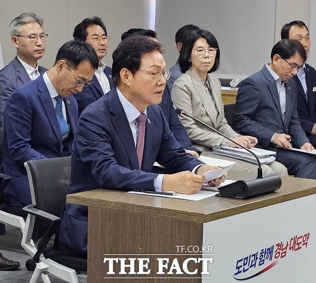 박완수 경남도지사가 6일 경남도청 도정회의실에서 출입기자 간담회를 갖고 있다. /창원=이경구 기자