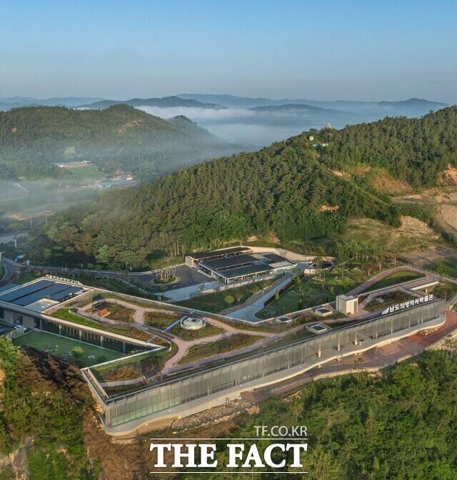 전남광주통합특별시는 지역 건축문화 발전과 아름다운 도시경관 조성에 기여한 '2026년 전라남도 우수건축물' 4곳을 선정했다고 6일 밝혔다.이번에 대상으로 선정된 나주시 공산면 '남도의병 역사박물관'. /전남광주시