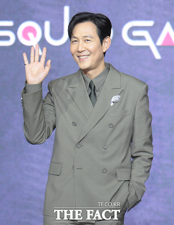 배우 이정재가 부친상을 당한 사실이 뒤늦게 알려졌다. /더팩트 DB