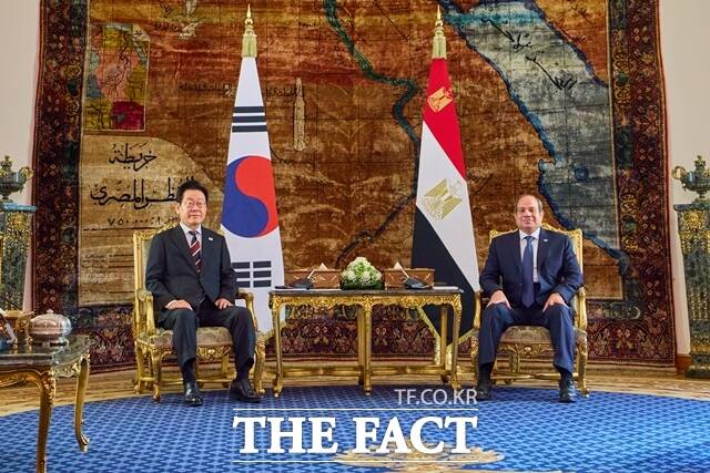 이재명 대통령은 오는 8일 국빈방한하는 압델 파타 알시시 이집트 대통령과 정상회담을 갖는다. 이 대통령이 2025년 11월 20일(현지시간) 이집트 카이로 대통령궁에서 알시시 대통령과 정상회담을 갖고 있다. /대통령실