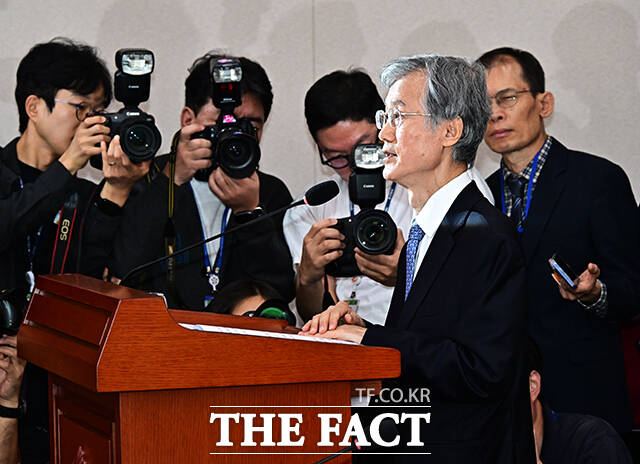 조희대 대법원장이 6일 오전 서울 여의도 국회 법제사법위원회에서 열린 대법원 등에 대한 국정감사에 출석해 인사말을 하고 있다.