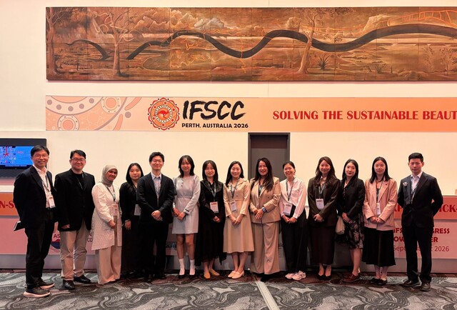 현지시각으로 9월 28일부터 10월 1일까지 호주 퍼스에서 진행된 IFSCC 2026에 참가한 코스맥스 연구원들의 모습. /코스맥스