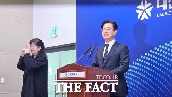 허태정 대전시장이 6일 취임 100일 기자회견을 열고 민선 9기 출범 이후 추진한 주요 사업과 향후 시정 방향에 대해 설명하고 있다. /정예준 기자