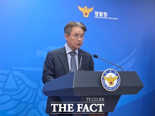 '국민의 신뢰 회복을 위한 경찰 수사개혁위원회(수사개혁위)'가 향후 5년간 매년 100명 이상의 변호사를 경찰공무원으로 채용할 것을 권고했다. 사진은 김남준 경찰수사개혁위원장 브리핑 모습. /김영봉 기자