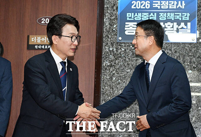 2026 국정감사 종합상황실 현판식 제막 뒤 모두발언하는 김 대표.