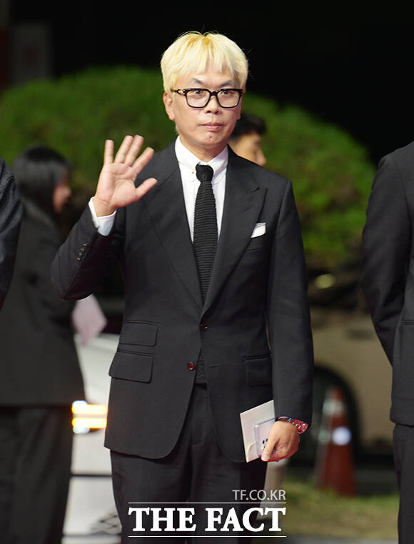김태호 PD가 6일 오후 부산 해운대구 영화의전당에서 열린 '제31회 부산국제영화제(BIFF)'에 참석해 레드카펫을 밟고 있다. /부산=박헌우 기자