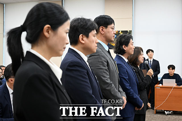 최주희 티빙 대표가 과학기술정보방송통신위원회 국정 감사에 참석해 생각에 잠겨 있다. /국회=서예원 기자