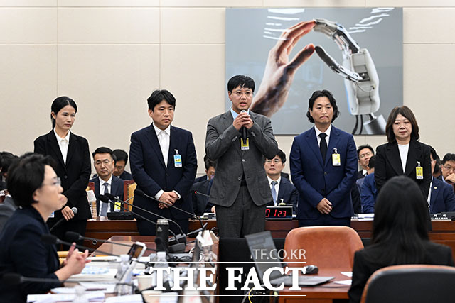 최주희 티빙 대표가 과학기술정보방송통신위원회 국정 감사에 참석해 생각에 잠겨 있다. /국회=서예원 기자