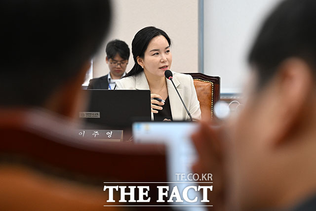 이주영 개혁신당 의원이 7일 오전 서울 여의도 국회 교육위원회에서 열린 교육부 등에 대한 국정감사에서 최교진 교육부 장관을 향해 질의를 하고 있다. /국회=서예원 기자