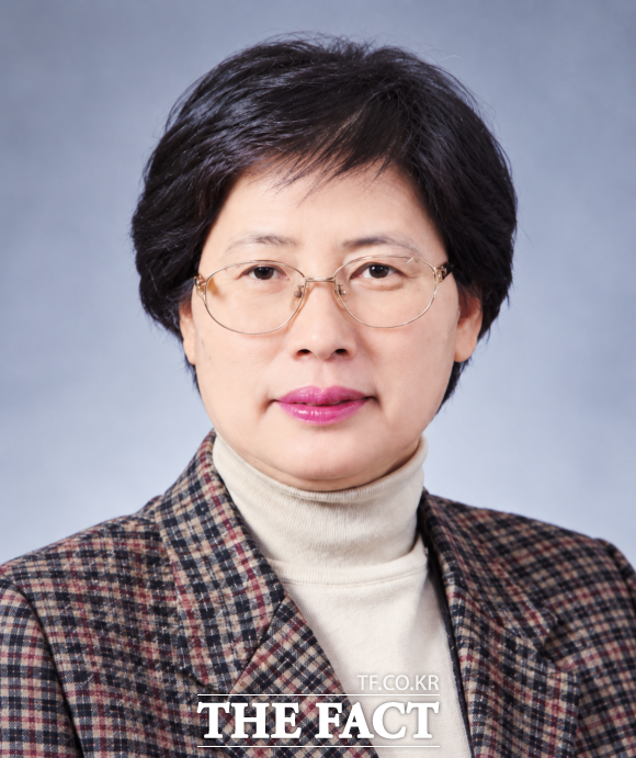 서재에서 발견한 자료와 생전의 기록 등을 바탕으로 가족들은 오랜 시간 정리 작업을 이어갔다. 며느리인 박옥임 전 순천대 교수의 손을 거쳐 4년여만에 아보 송병수 선생이라는 이름으로 세상에 나왔다. /박옥임 전 순천대 교수(송병수선생 며느리)