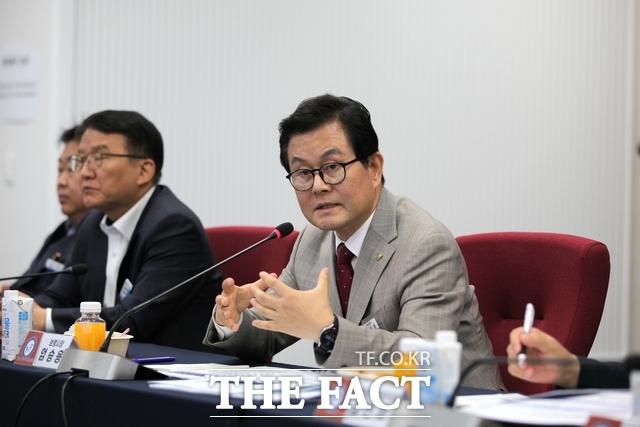 엄승용 보령시장이 7일 시청 중회의실에서 열린 민선9기 출범 100일 언론인 간담회에서 질문에 답변하고 있다. /노경완 기자