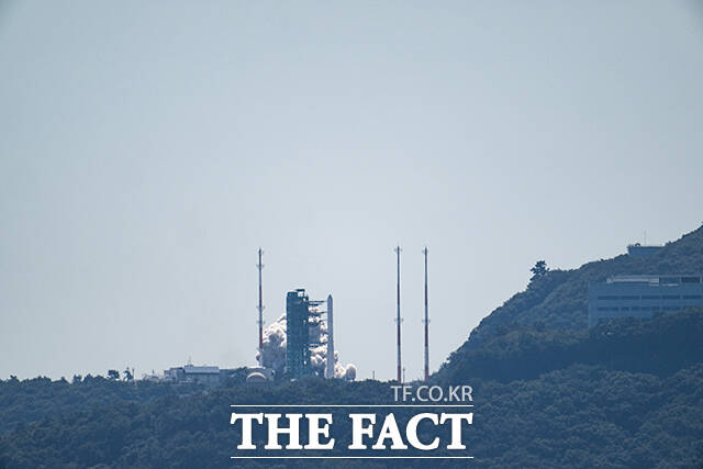 한국형 발사체 누리호가 7일 오후 전남 고흥군 나로우주센터에서 발사되고 있다. /여수=박헌우 기자