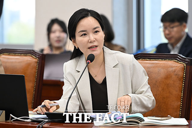 이주영 개혁신당 의원이 7일 오전 서울 여의도 국회 교육위원회에서 열린 교육부 등에 대한 국정감사에서 최교진 교육부 장관을 향해 질의를 하고 있다. /국회=서예원 기자