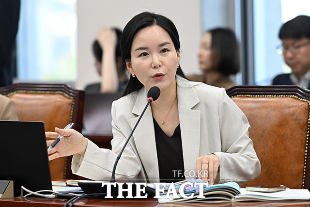 이주영 개혁신당 의원이 7일 오전 서울 여의도 국회 교육위원회에서 열린 교육부 등에 대한 국정감사에서 최교진 교육부 장관을 향해 질의를 하고 있다. /국회=서예원 기자