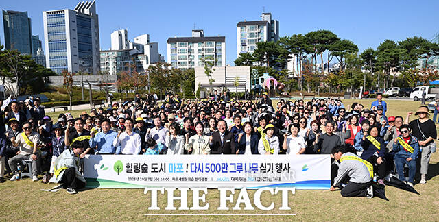 마포구민들과 함께 힐링숲 조성 나서는 마포구청.