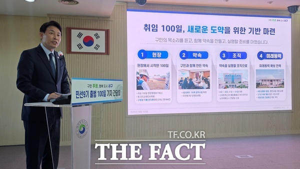 전문학 대전시 서구청장이 7일 취임 100일 기자간담회를 갖고 향후 구정 운영 방향에 대해 설명하고 있다. /정예준 기자