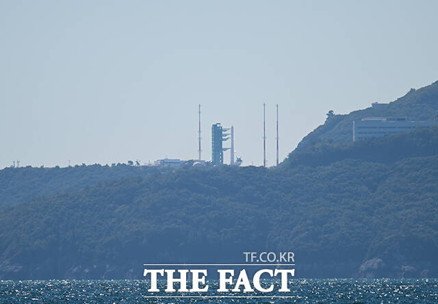 한국형 발사체 누리호의 5차 발사를 앞둔 7일 오전 전남 고흥 나로우주센터에 누리호가 기립해 있다. /여수=-박헌우 기자